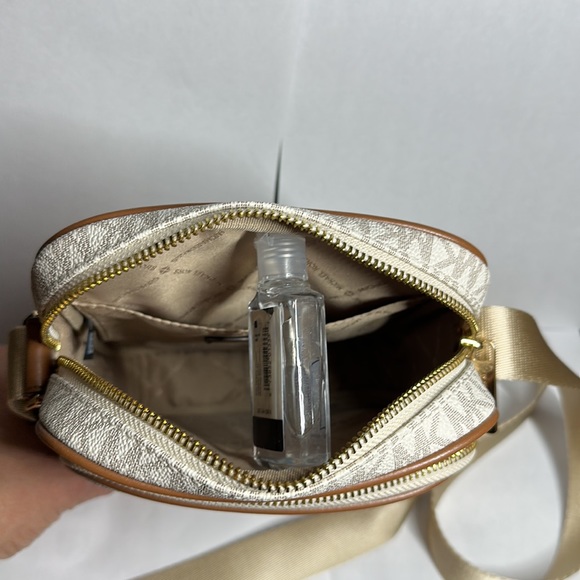 Michael Kors Medium Jet Set Travel Crossbody - Picture 3 of 4